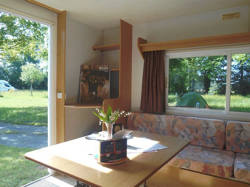 Mobil-home tout équipé avec wifi gratuit dans un parc de verdure ombragé | Pau, Ousse (64)