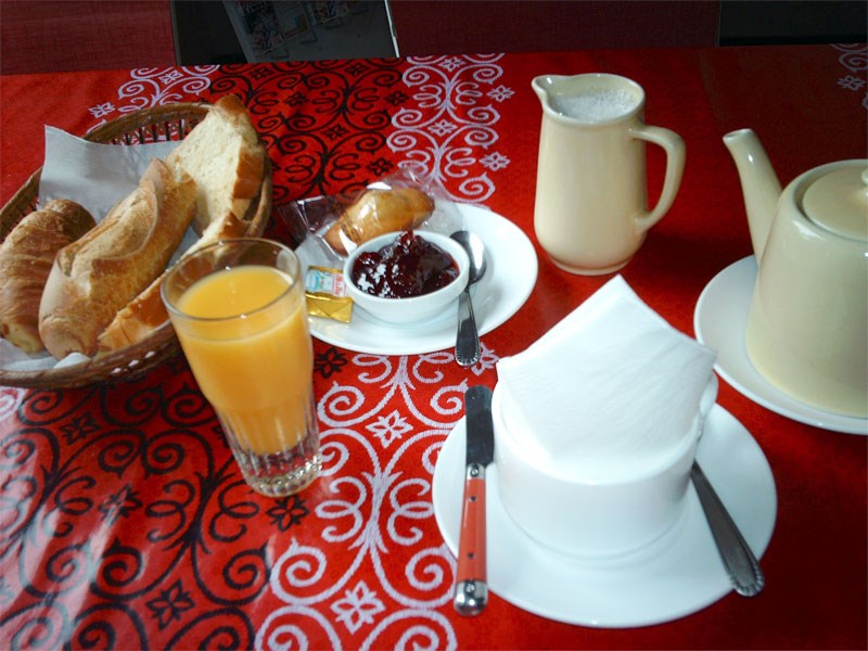 Service petit-déjeuner proposé par le bar du camping | Pau, Ousse (64)
